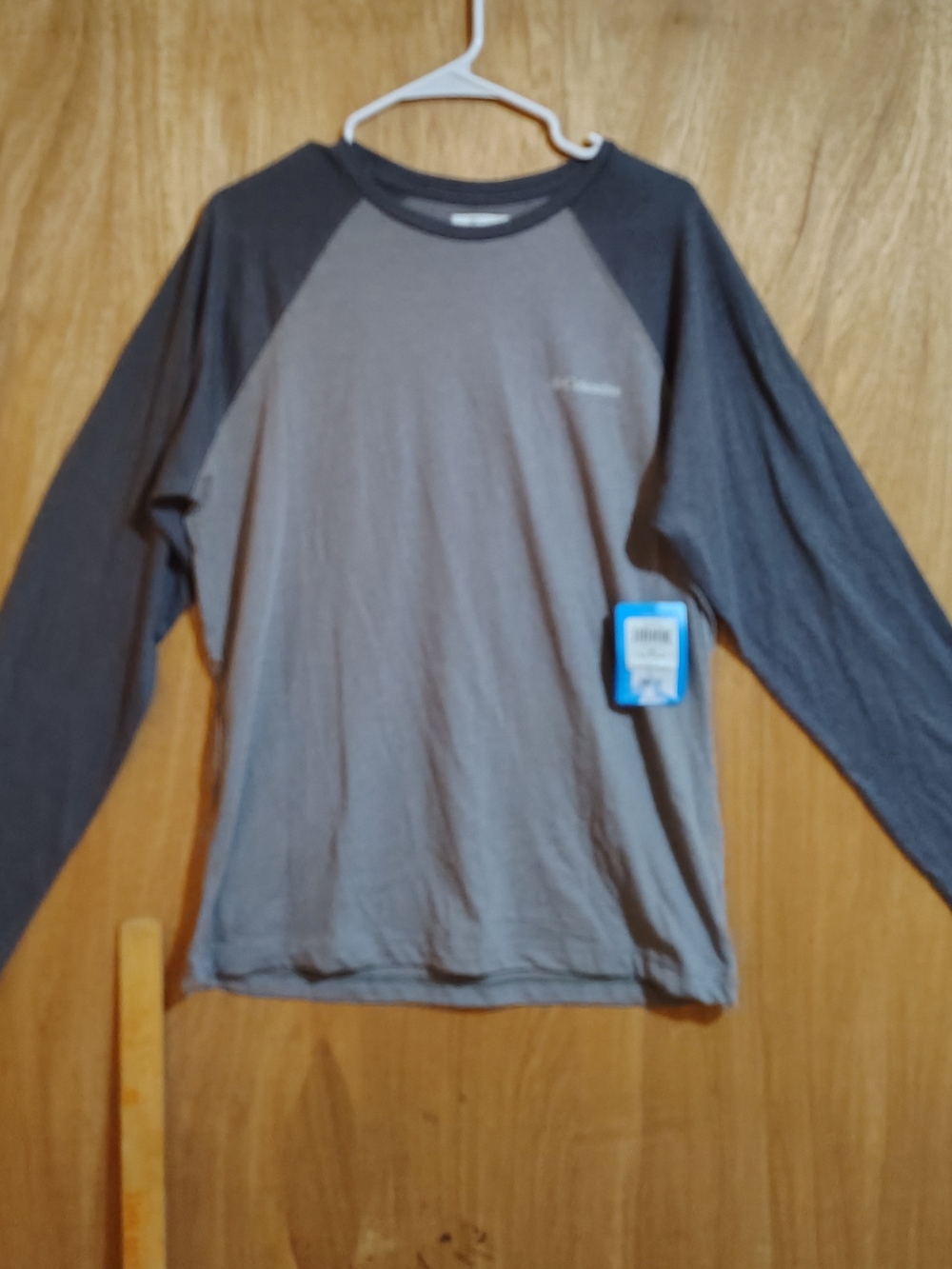 Columbia Two-Tone Long Sleeve Raglan Tee - Light Gray & Dark Gray Size M NWT New